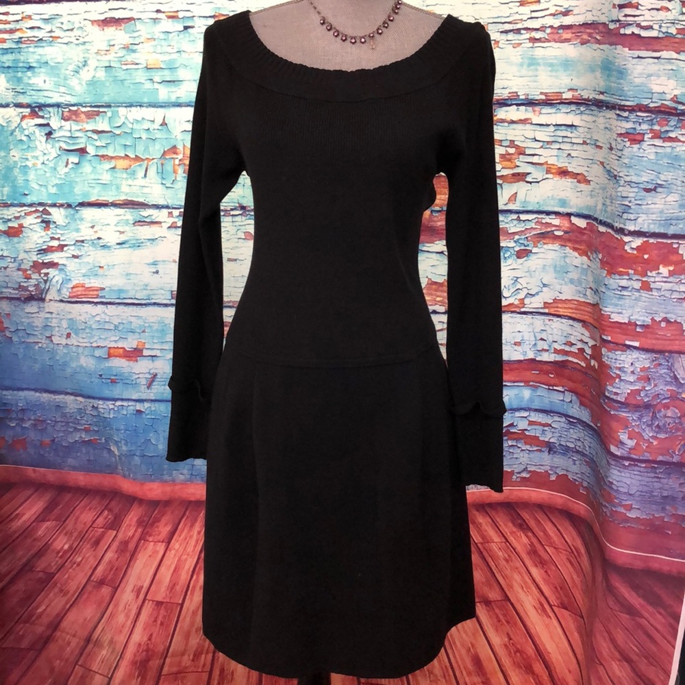 WHITE HOUSE BLACK MARKET KNITTED DRESS